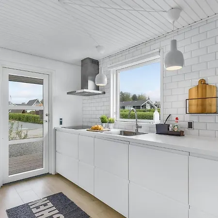 Amazing In Juelsminde With Kitchen Sonderby (Midtjylland)